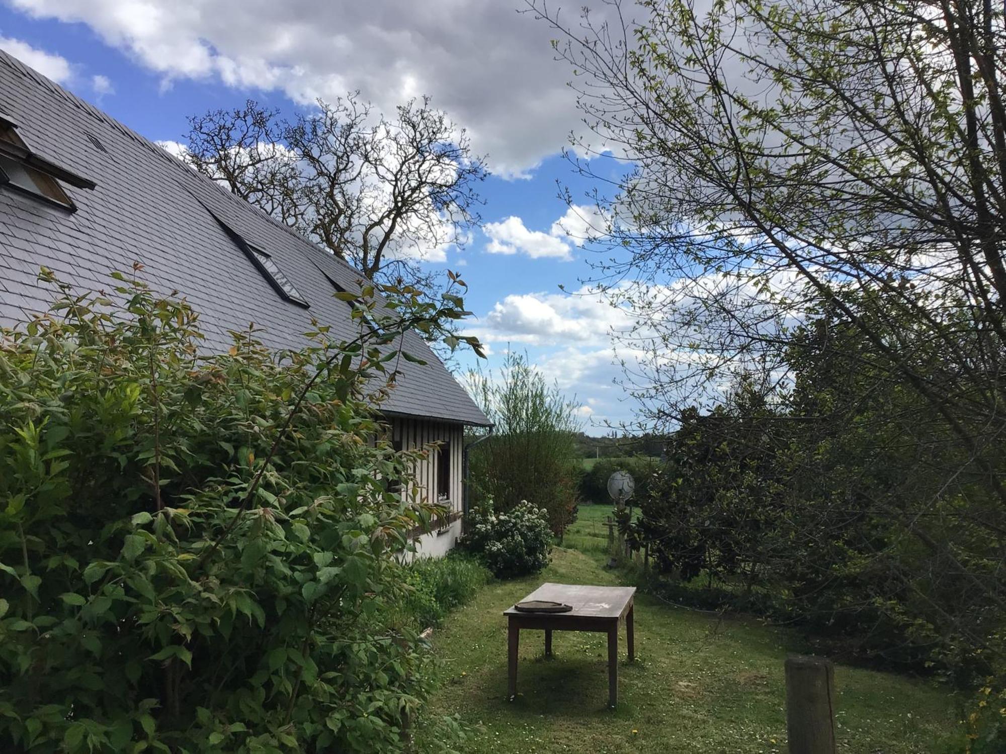 Gite Des Tournesols Ecaquelon Exterior foto